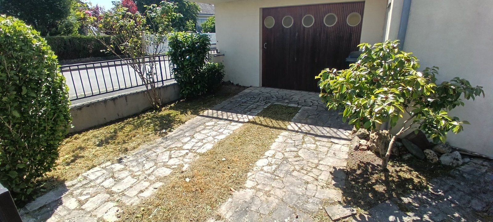 Entretien cour et jardin — réalisation Activity Group