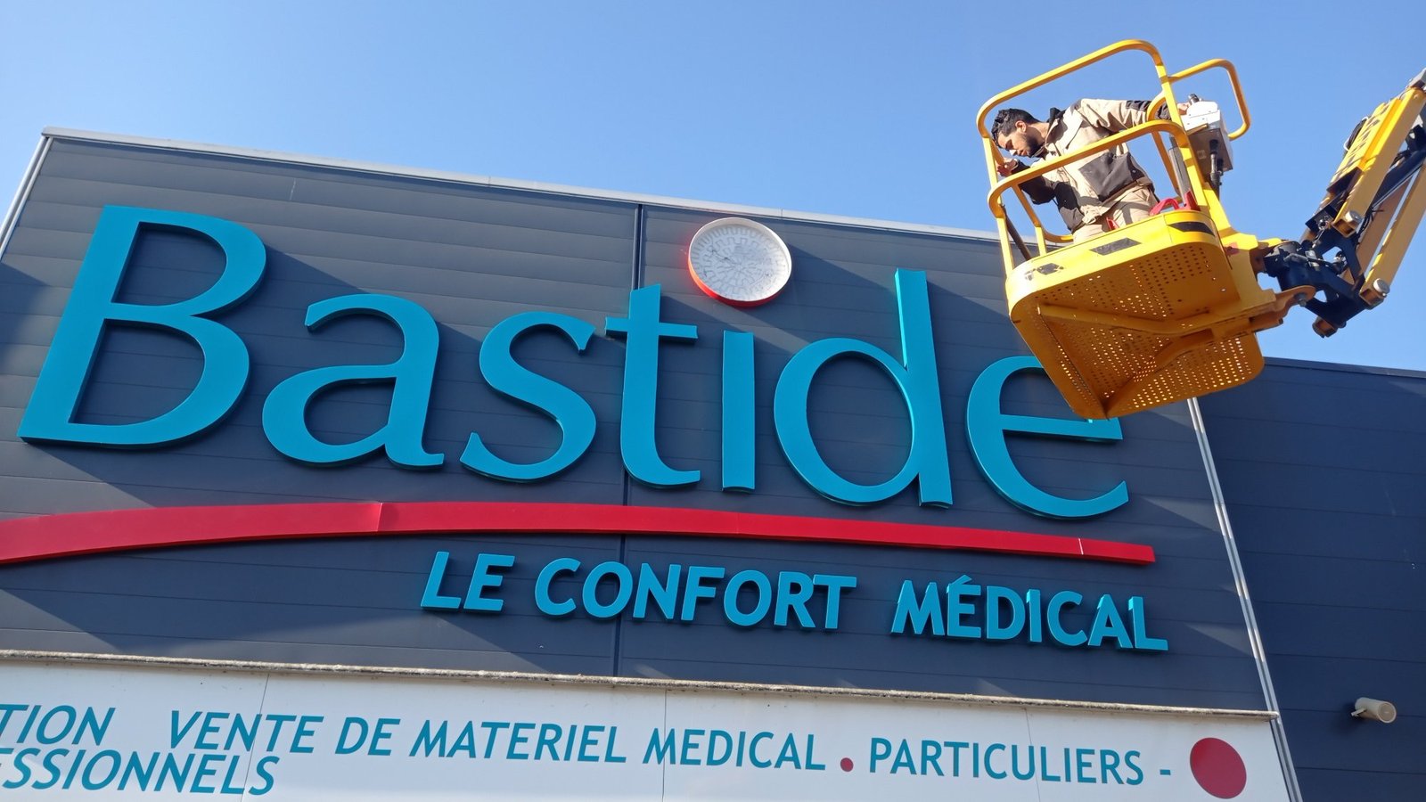 Communication visuelle - enseignes et signalétique